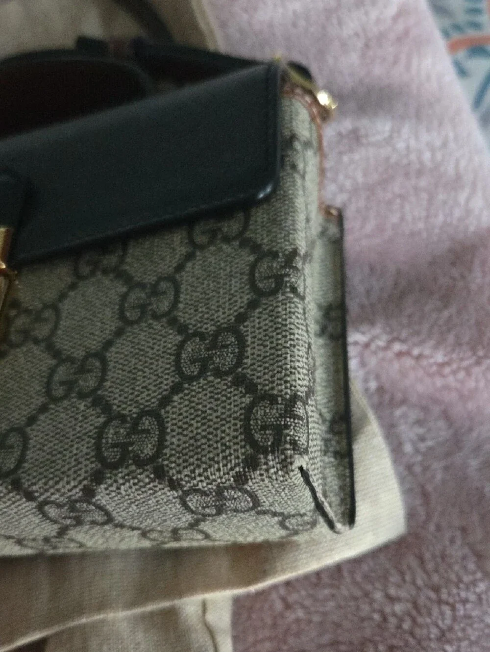 Gucci satchel signature